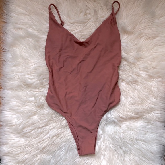 One piece bathing suit - Picture 1 of 3